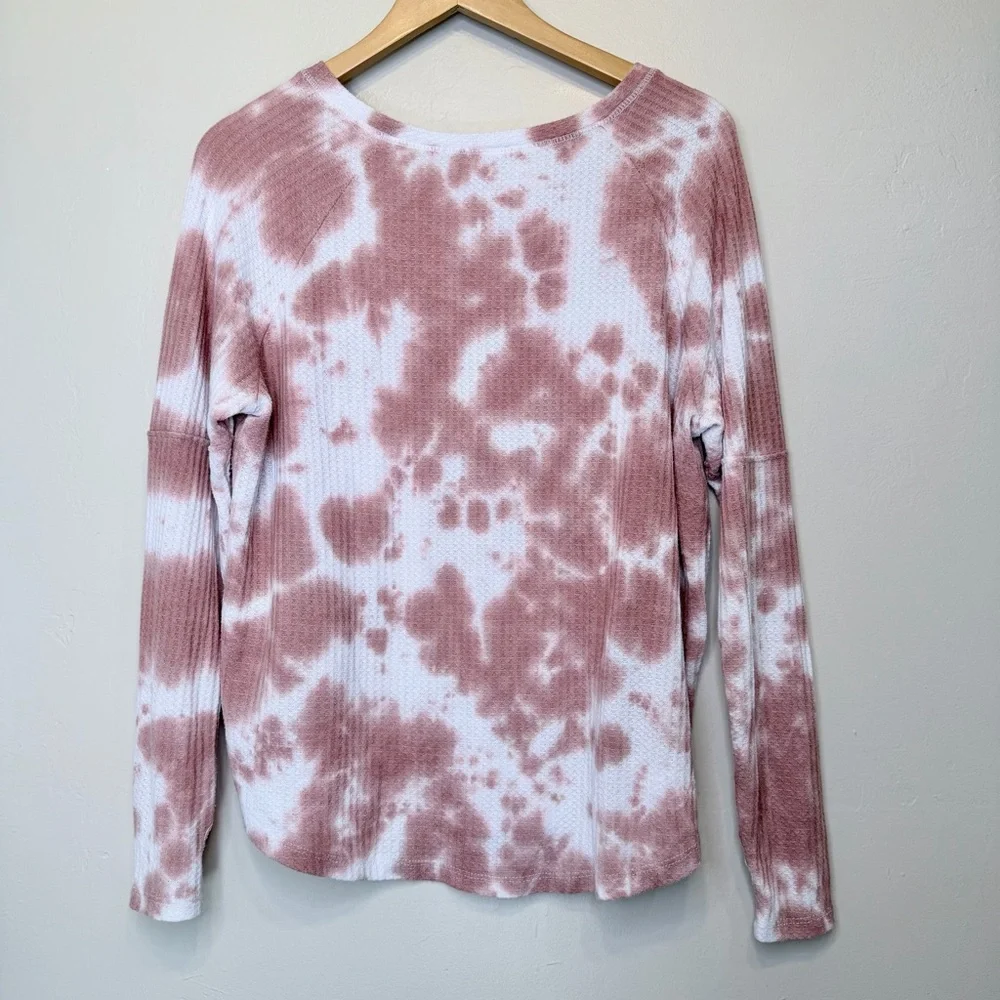 Sweet Romeo | Waffle Textured Knit Tie Dye Thumb Holes Pull Over Thermal Shirt - Picture 4 of 10